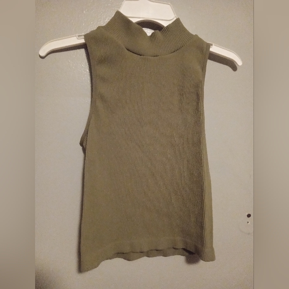 Tank Tops - Picture 3 of 4